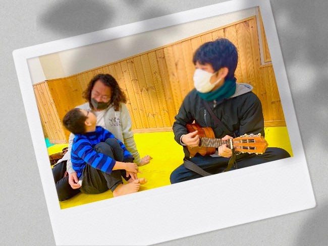 放課後デイサービスあすみるくらぶ大宮（保育士の求人）の写真2枚目：子どもとゆったりとした時間の中で関われると、自然とお互いに笑顔が溢れます🎵