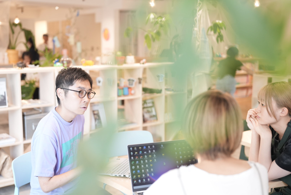 特別養護老人ホーム 寿幸苑（介護職/ヘルパーの求人）の写真4枚目：活発に議論することもあります