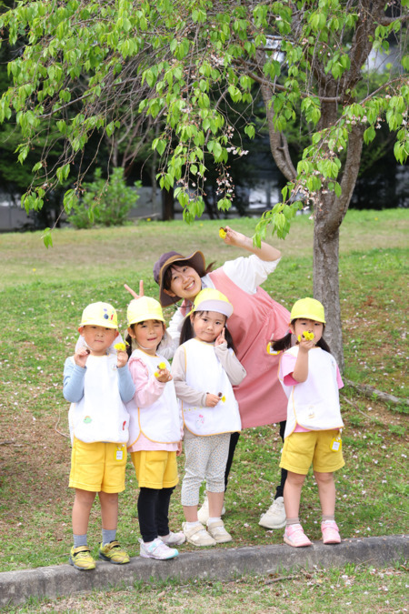 豊田花園幼稚園（幼稚園教諭の求人）の写真12枚目：園外保育
