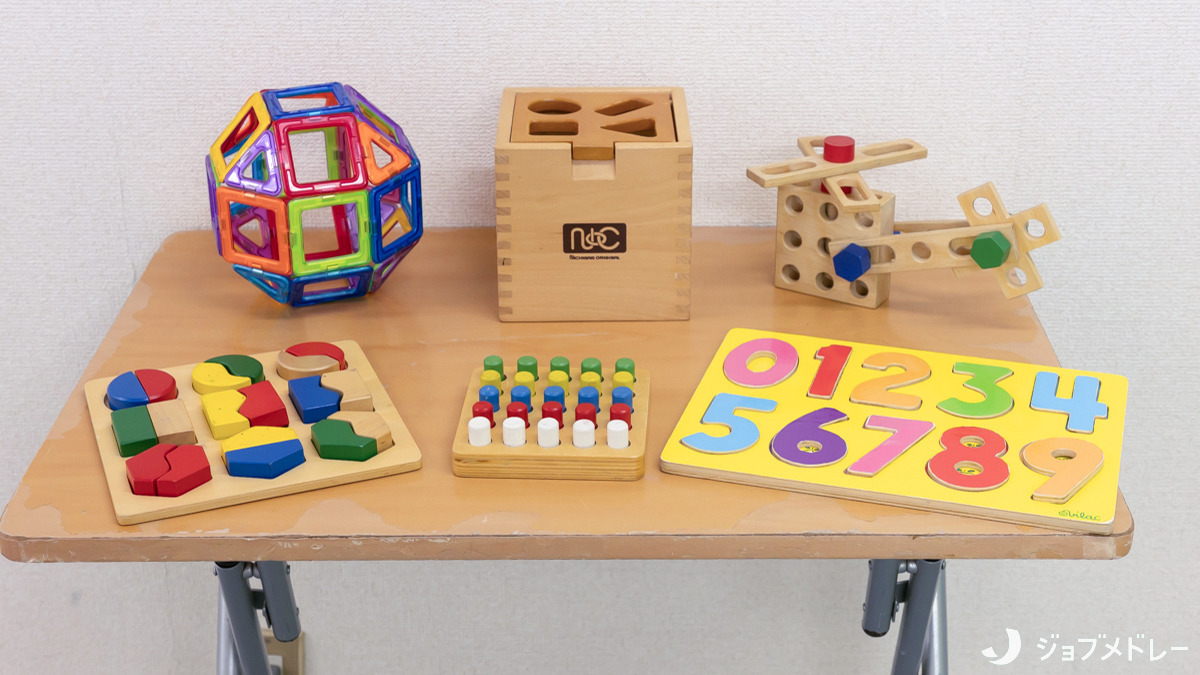 ウイングみやまえ（児童指導員/指導員の求人）の写真8枚目：色とりどりの木製教材です
