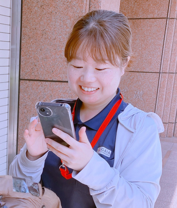 ガイア訪問看護ステーション 銀座(看護師/准看護師の求人)の写真4枚目:スマホやタブレットで情報共有したり、記録をしたり。