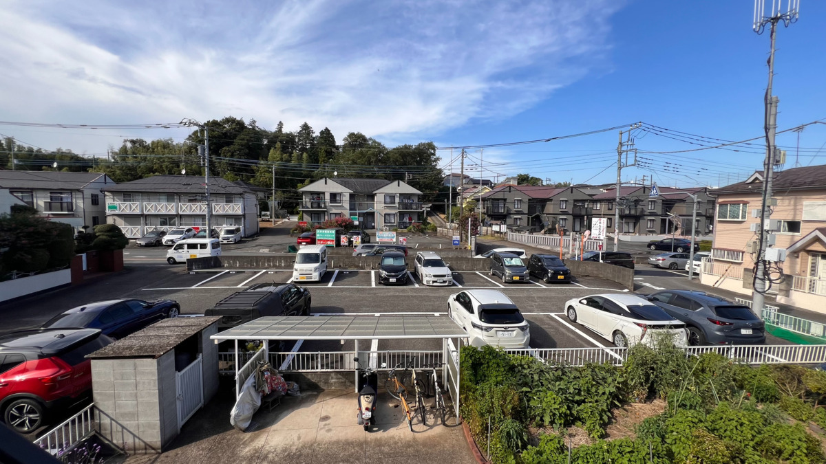 バンビナース訪問看護ステーションの写真6枚目：目の前に駐車場があるので便利です＾＾