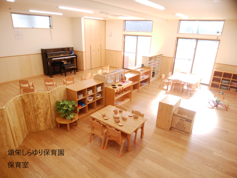 頌栄しらゆり保育園の写真4枚目：5歳児室