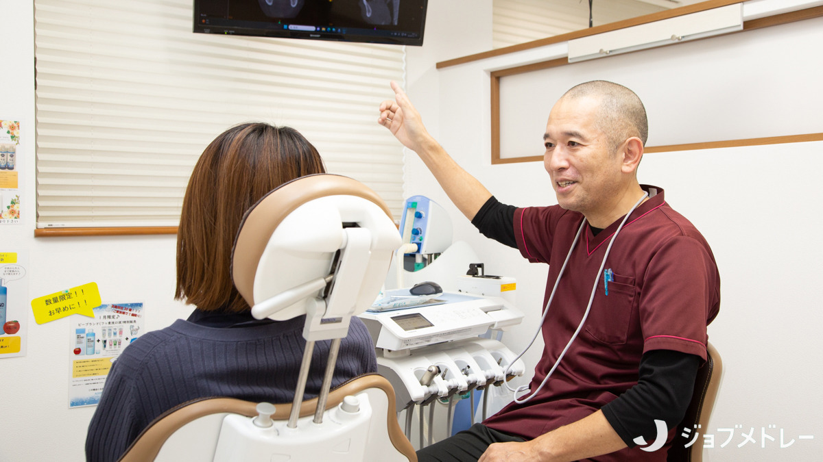 ふじわら歯科クリニック（歯科衛生士の求人）の写真3枚目：いつも明るく元気な藤原院長。この仕事を通じて幸せになってほしいと願っています。