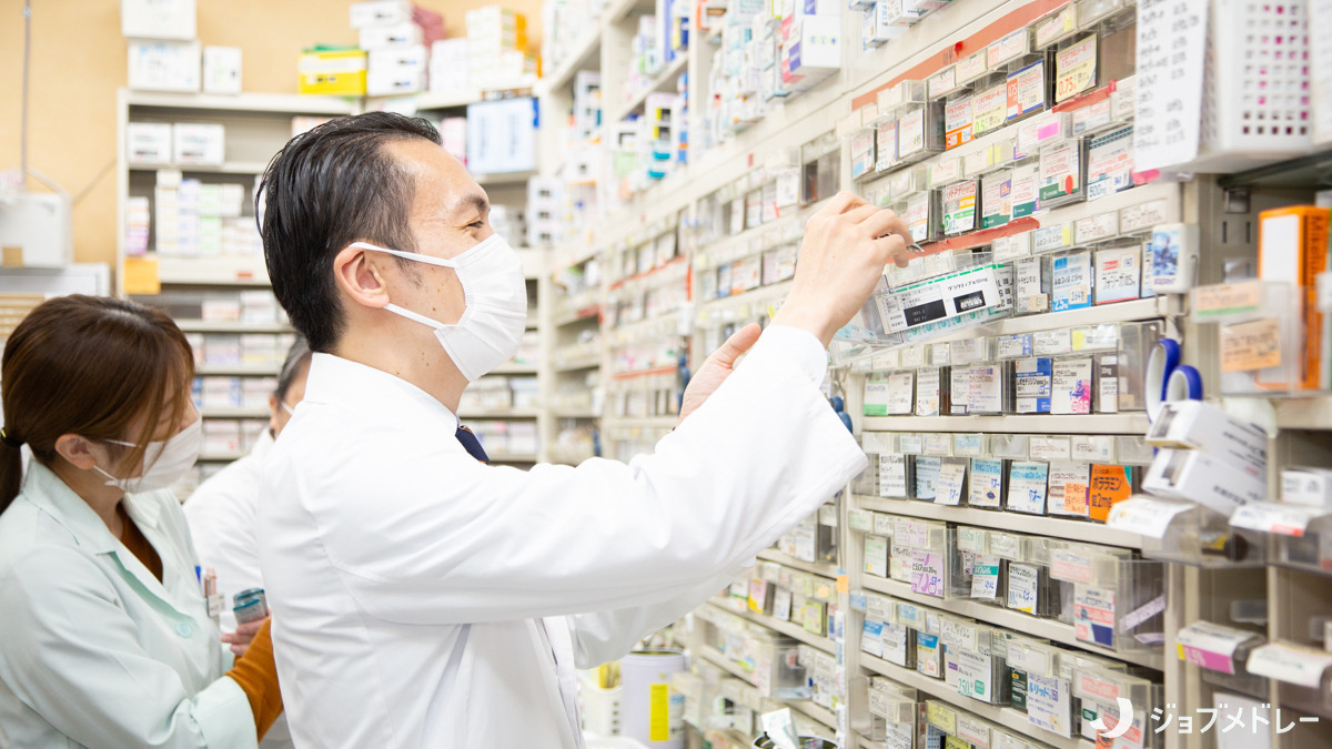ユニカム醍醐薬局（薬剤師の求人）の写真11枚目：スタッフ同士でフォローし合う、あたたかな雰囲気です＊