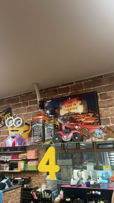 理容ルパン 長岡店（理容師の求人）の写真2枚目：長岡店　装飾
