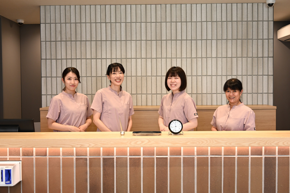 星野歯科クリニック（歯科助手の求人）の写真3枚目：未経験でも大丈夫！先輩たちがしっかりサポートします。何でも気軽に聞ける環境です✨