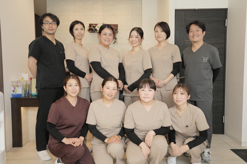 秋元歯科クリニック（歯科衛生士の求人）の写真3枚目：診療時間内に院内セミナーを月２回ほど実施し、院内でも勉強できる環境です。