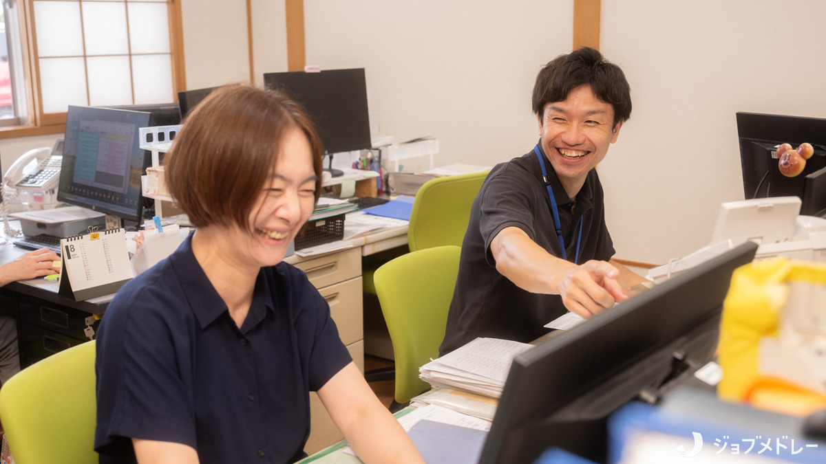 居宅介護支援事業 坂井園の写真7枚目：スタッフ同士が協力しながら働いています＊