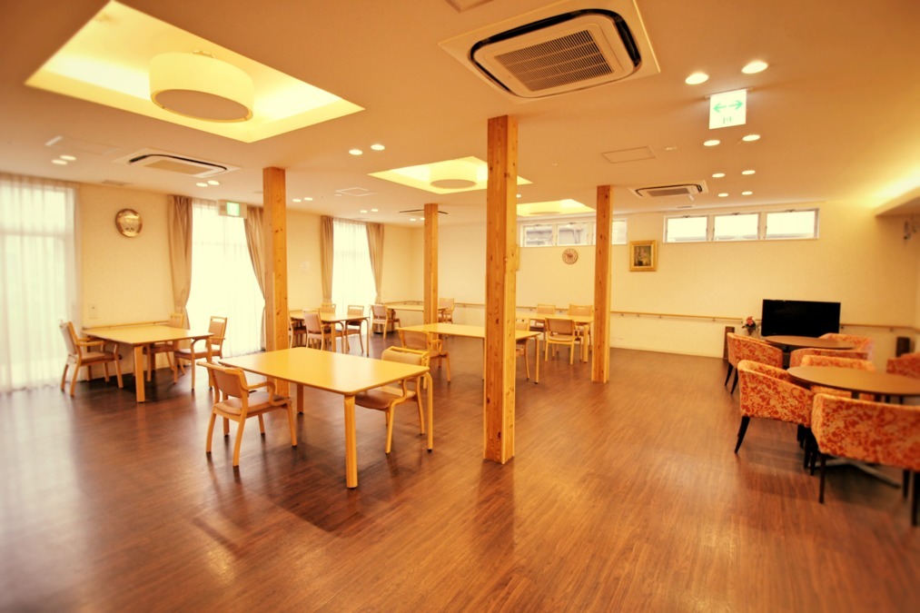 アプリシェイト豊中(ケアマネジャーの求人)の写真8枚目:温かみのあるリビングです!