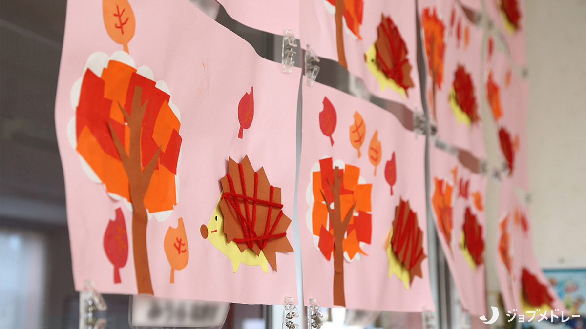 のもと保育園(保育士の求人)の写真9枚目:子ども達の作品が並びます