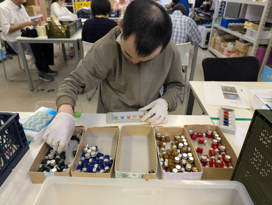 障がい者就労継続支援B型事業所　こすもす浅草橋（生活支援員の求人）の写真5枚目：作業風景②