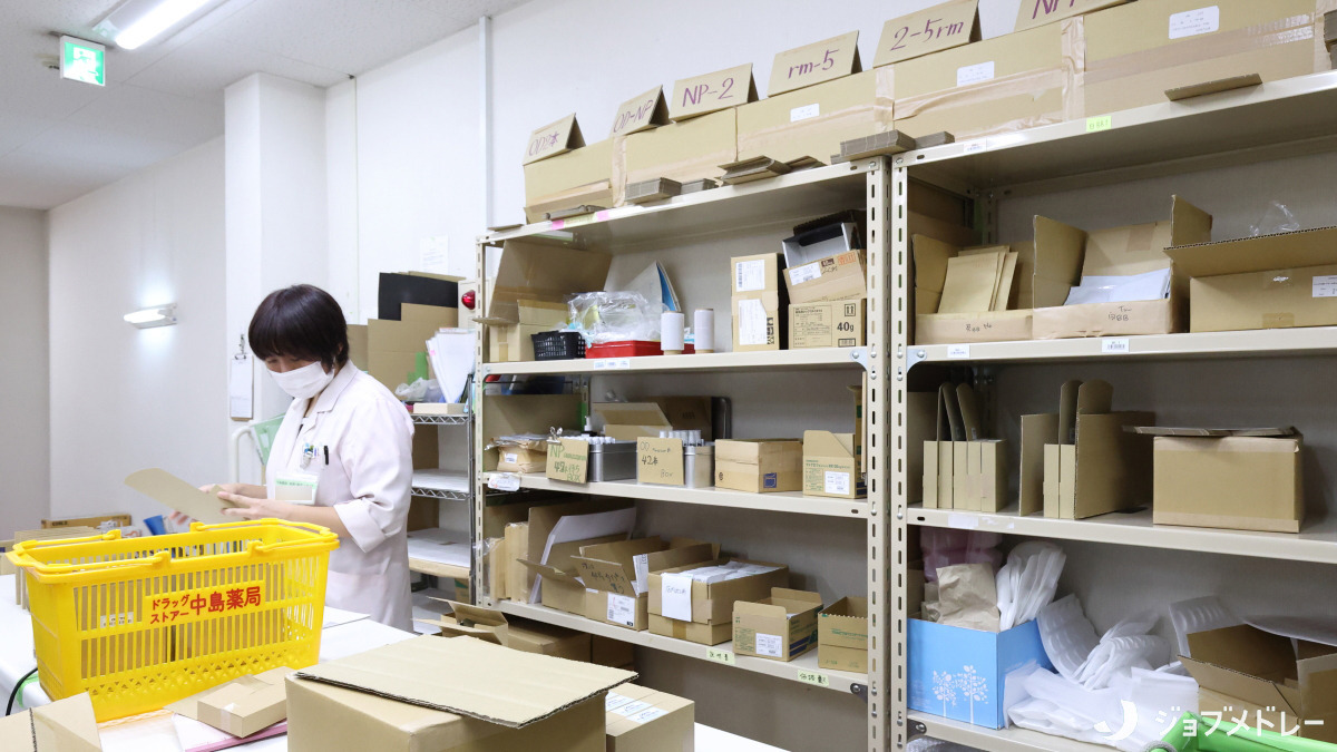 中島薬局（調剤事務の求人）の写真12枚目：ネットショップで注文を受けた商品を梱包し全国へ発送しています