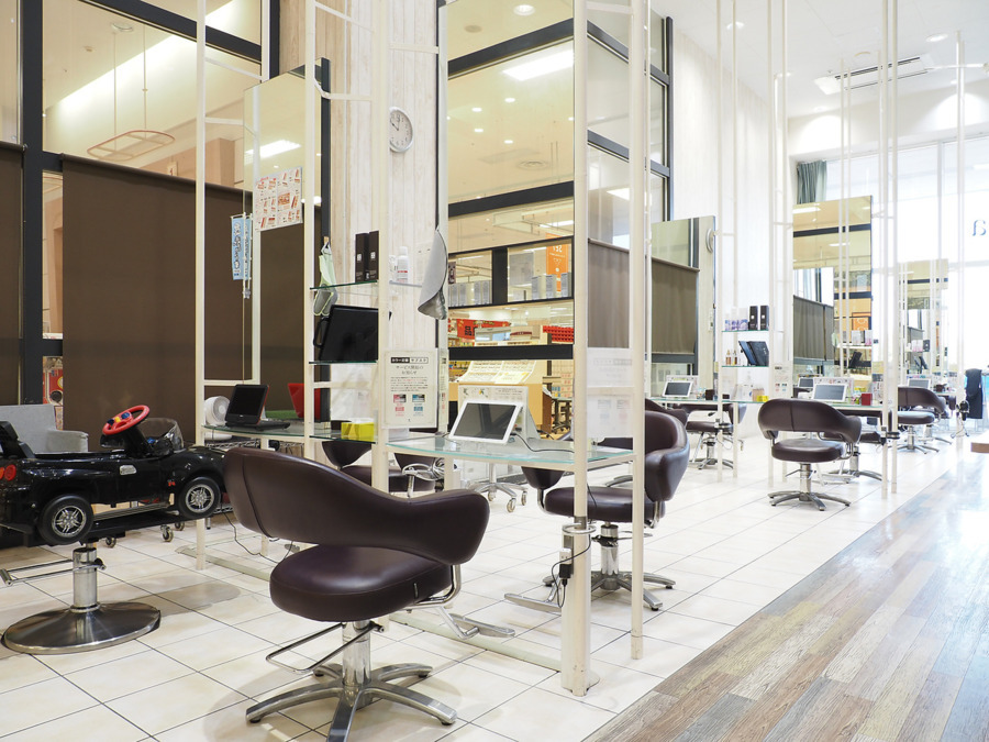 Lycka Hair Design 中野店(美容師の求人)の写真2枚目: