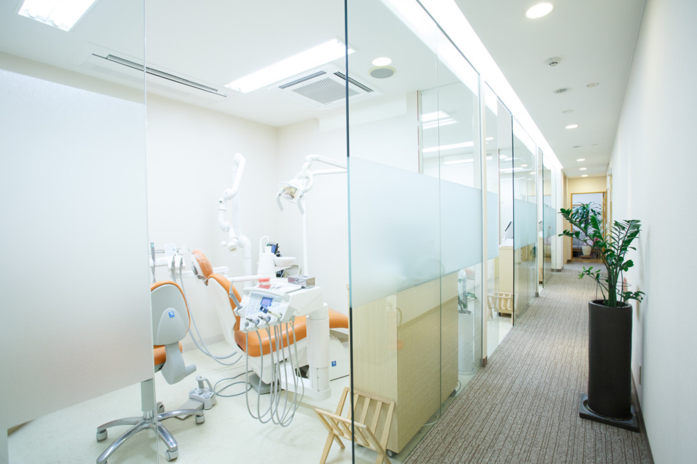 伊藤デンタルクリニック(歯科衛生士の求人)の写真11枚目:明るい個室になります。