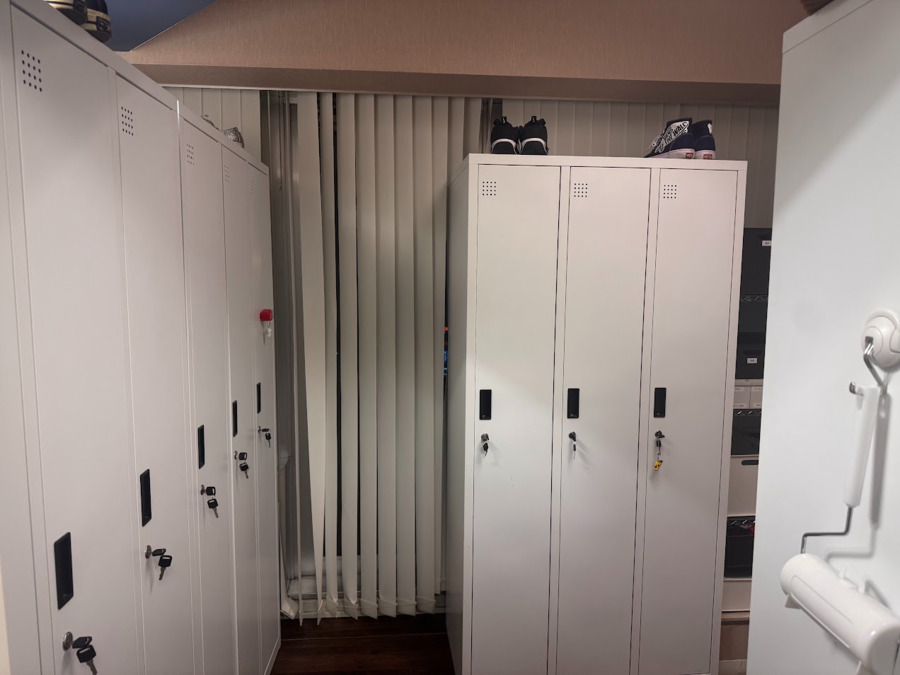 五反田エヌ・エイ歯科(歯科衛生士の求人)の写真9枚目:個人ロッカー完備。食べ物を入れっぱなしにしてると虫がくると怒られます(笑)