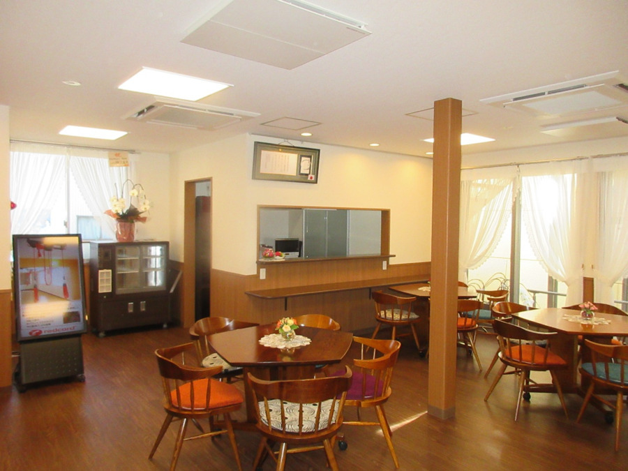 プレミアムデイサロン　ローズラウンジ　（介護職/ヘルパーの求人）の写真2枚目：