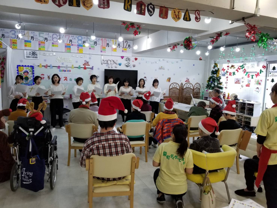 栄町デイサービスの写真7枚目：ボランティア様によるクリスマスコンサート