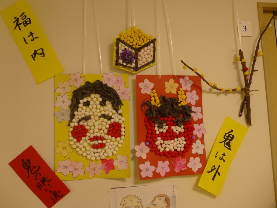 花物語こうなん(介護職/ヘルパーの求人)の写真4枚目:一緒に手作り