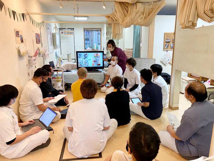 いっぽ整体整骨院（鍼灸師の求人）の写真8枚目：毎週土曜日の勉強会や社員総会でたくさんのノウハウ学びスキルアップ！