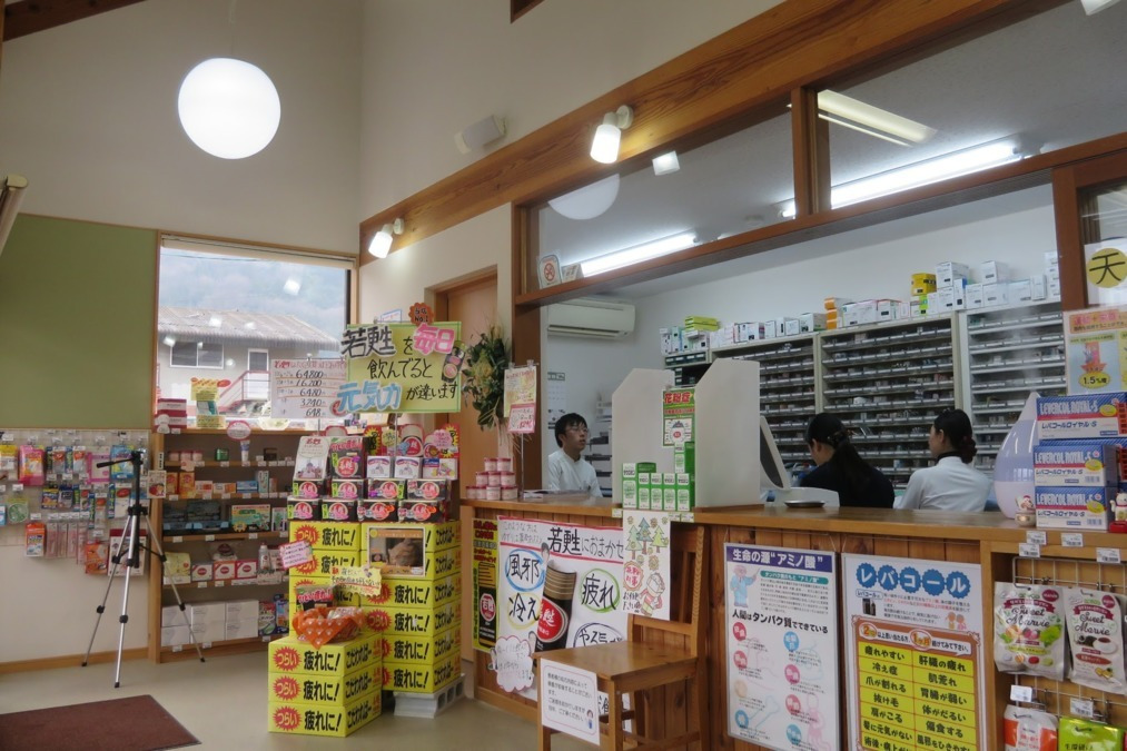 ゆずりは薬局　新見店（薬剤師の求人）の写真6枚目：ゆずりは薬局の内観