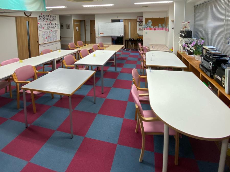 デイサービスセンター わ音 奈多(介護職/ヘルパーの求人)の写真2枚目:フロアです。