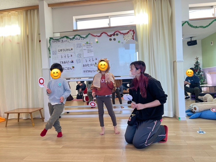 児童発達支援・放課後等デイサービス ほこほこ（児童指導員/指導員の求人）の写真2枚目：送迎時以外は保育士のサポートをお願いします