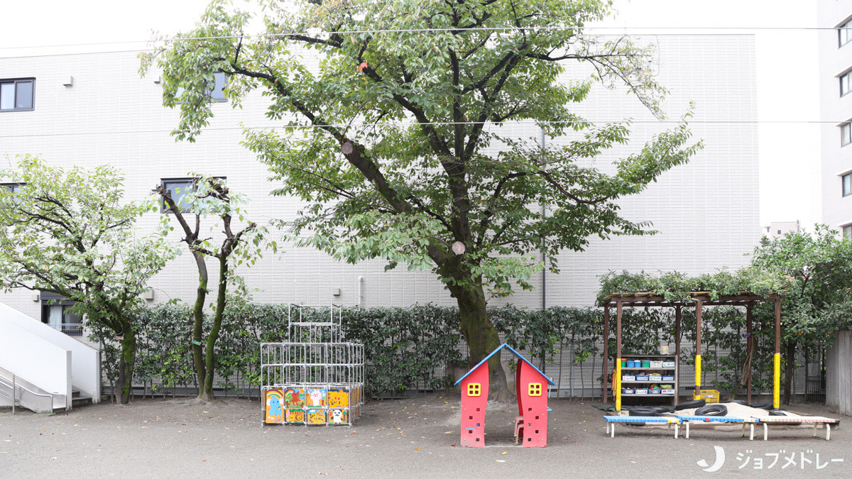 玉川保育園(保育士の求人)の写真15枚目:砂場遊びが一番人気です♪