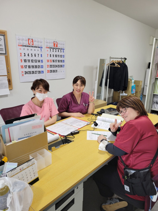 訪問看護ステーション桃李　札幌東（看護師/准看護師の求人）の写真2枚目：顔を合わせてのカンファレンスを大切にしています！