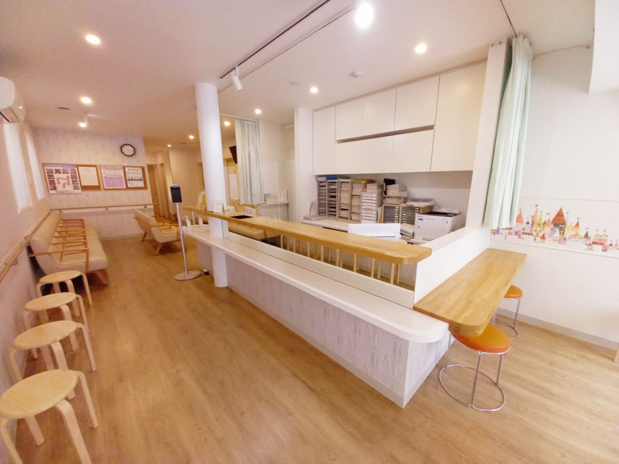 菊池医院（医療事務/受付の求人）の写真6枚目：受付・待合室