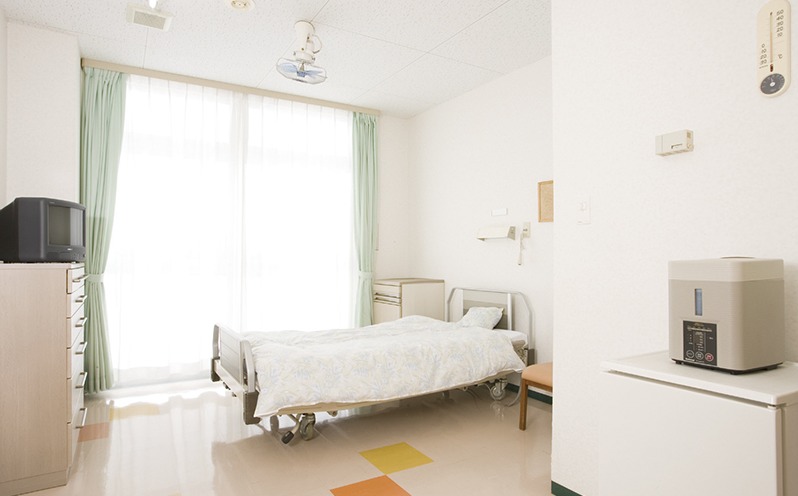 特別養護老人ホーム鶴ヶ丘苑の写真2枚目：明るい雰囲気の施設です