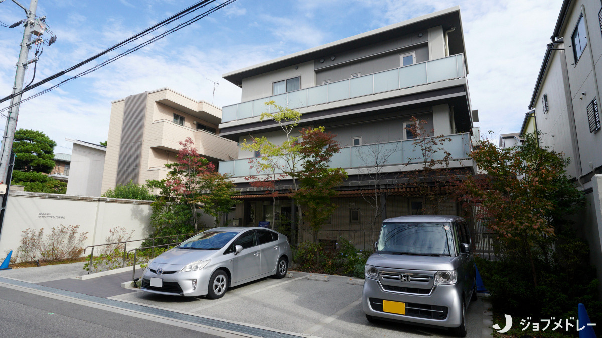 グループホーム  グランオアシス帝塚山（介護職/ヘルパーの求人）の写真3枚目：閑静な住宅街の中に位置しています