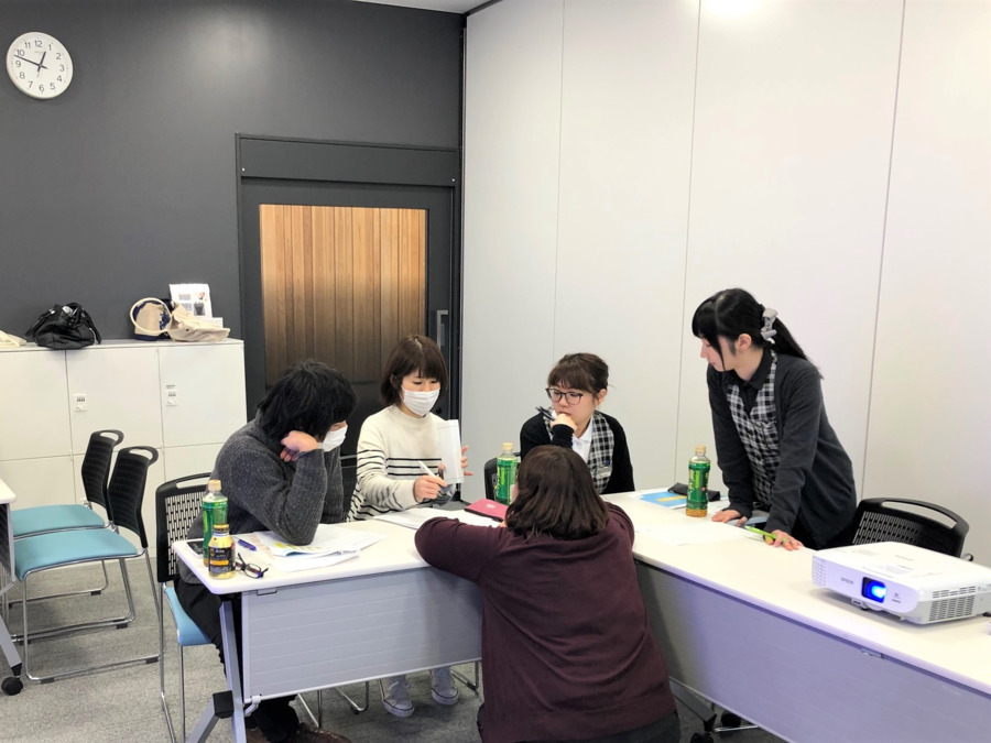 なな星調剤薬局の写真5枚目：皆で考える研修、作り出す研修です。