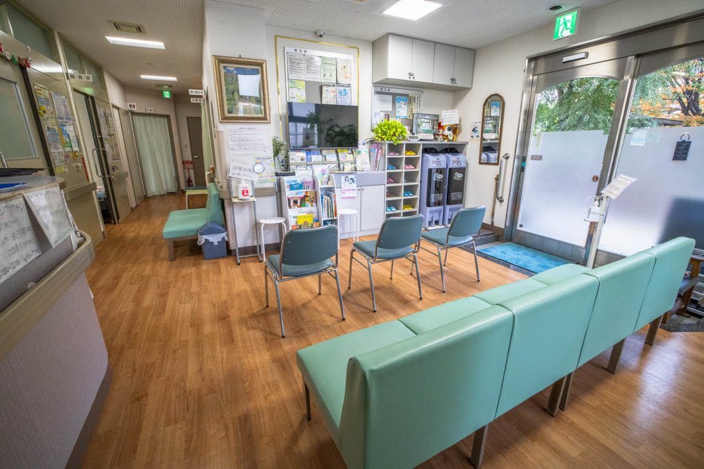 小林医院(看護師/准看護師の求人)の写真3枚目:待合室