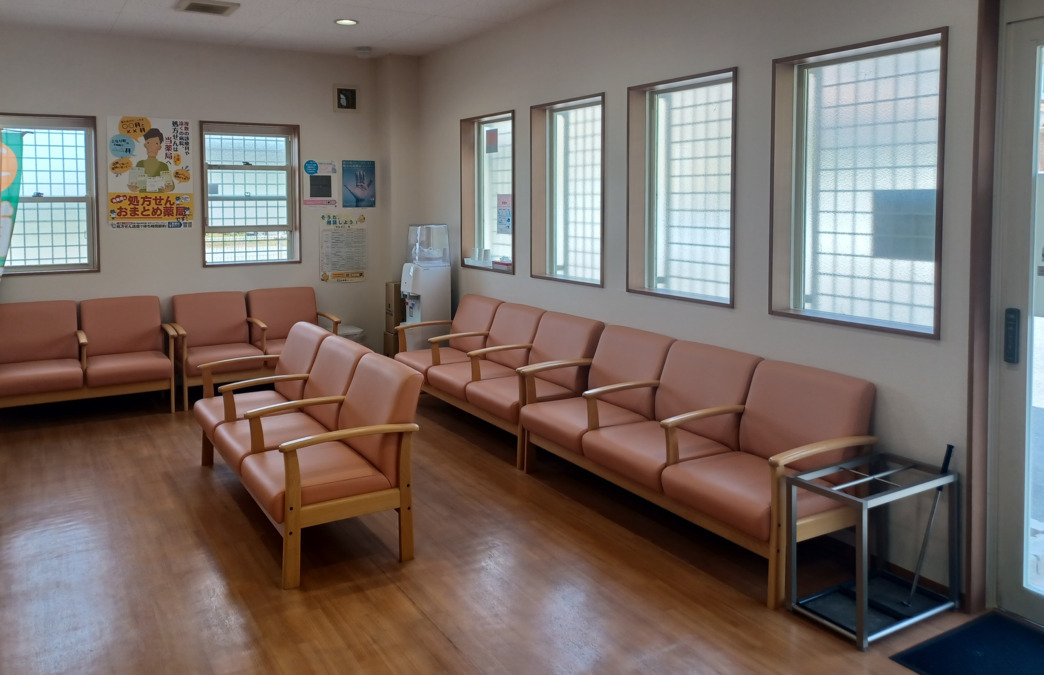 新世薬局 都志店（薬剤師の求人）の写真3枚目：新世薬局　都志店　待合室