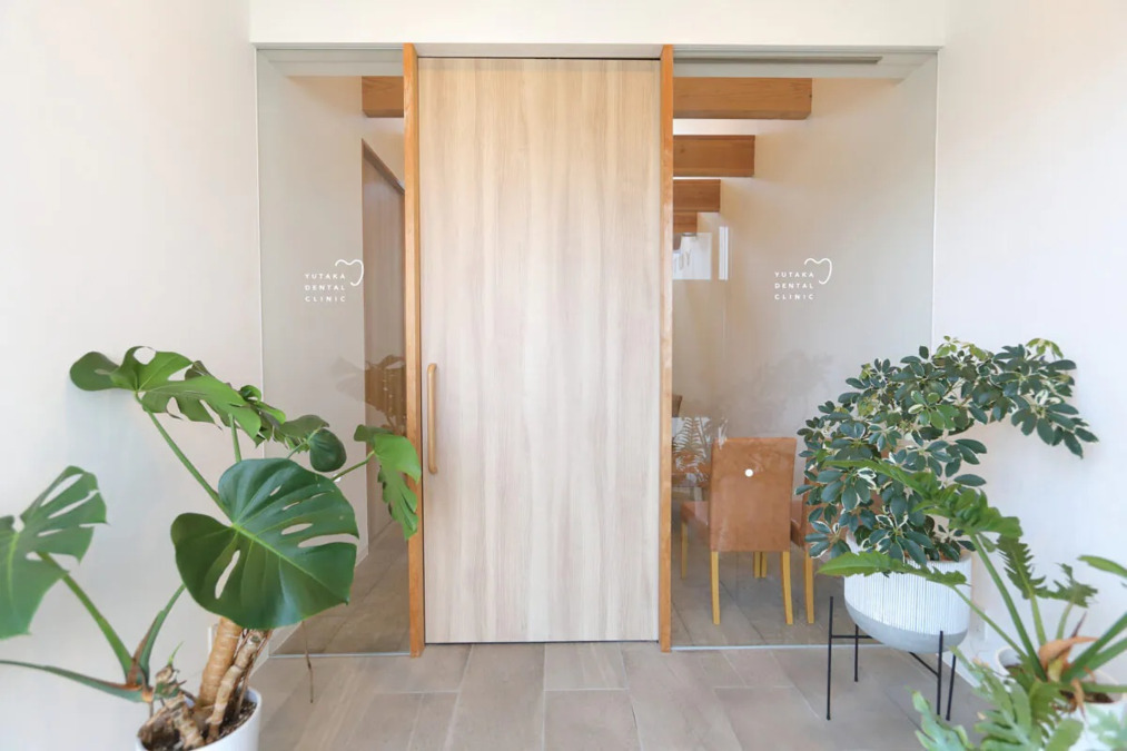 医療法人ゆたか歯科クリニック（歯科衛生士の求人）の写真2枚目：入口