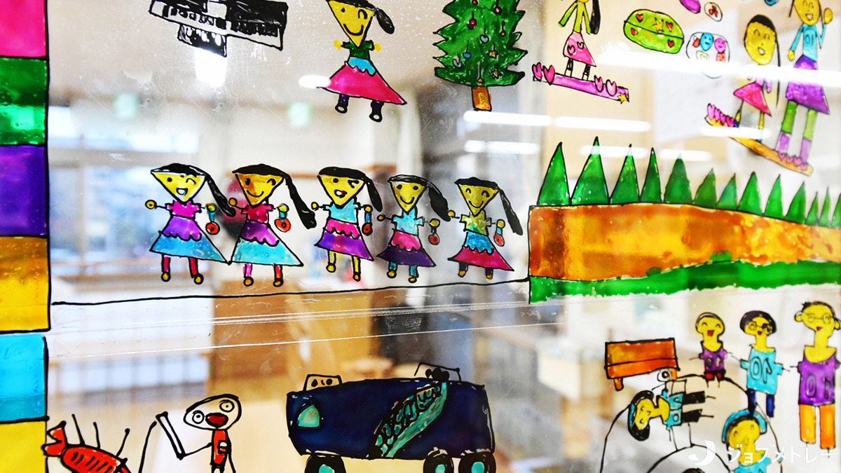 たんぽぽ保育園（看護師/准看護師の求人）の写真4枚目：子どもたちが描いた絵が飾られています