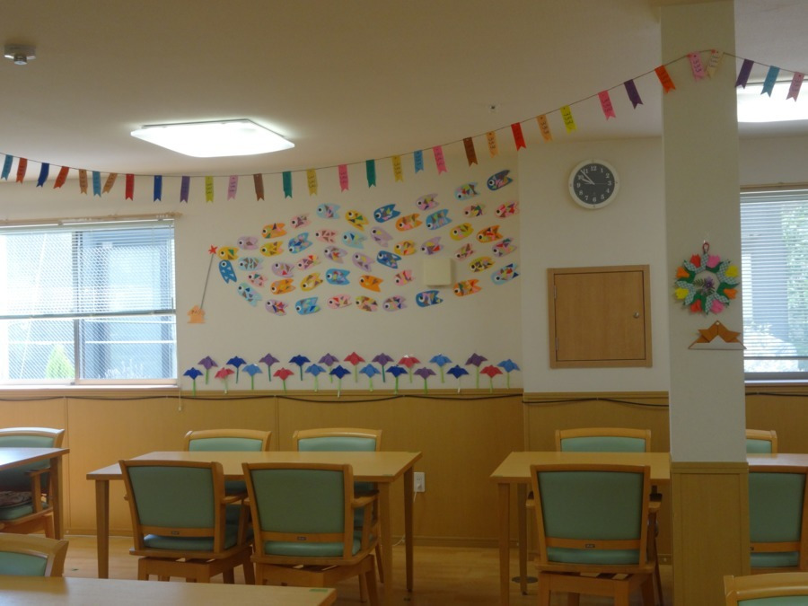 サービス付き高齢者向け住宅 コミュニティホームあんり南江口(管理職(介護)の求人)の写真6枚目:3時のレクレーションの時間にご入居者様と一緒に作成します。