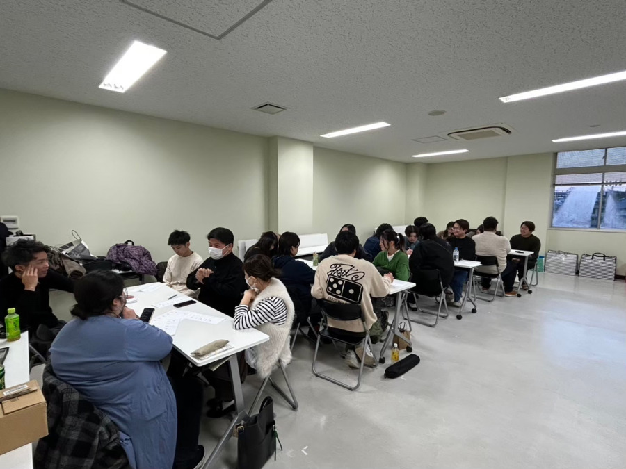 斎藤整骨院の写真9枚目:社内研修。他院スタッフといろいろな情報交換をして学びます。