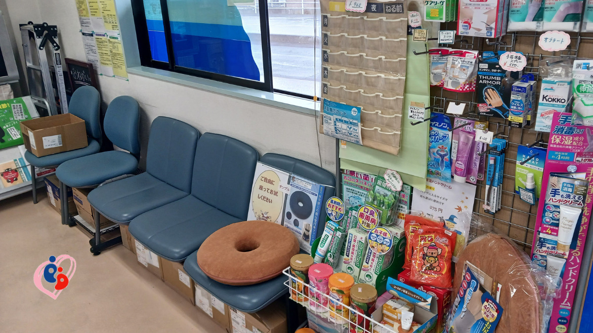 くじら薬局（薬剤師の求人）の写真2枚目：待合席