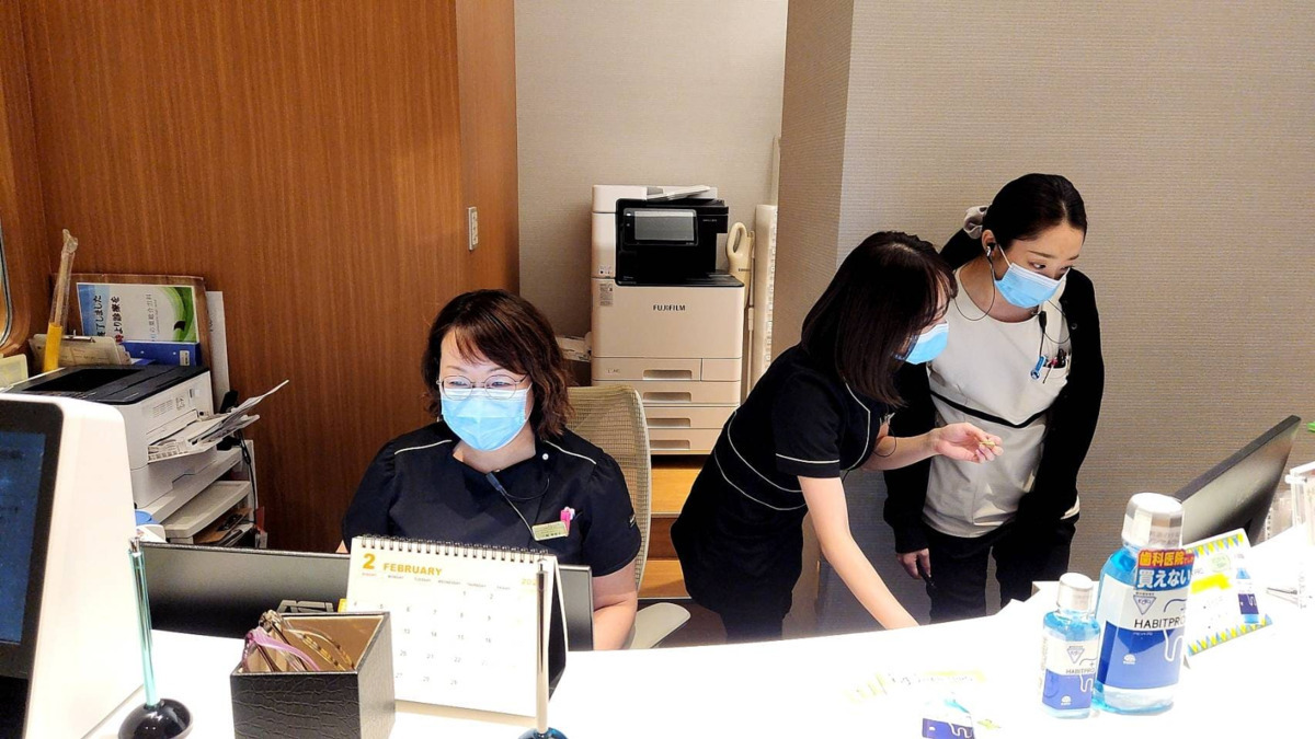 柏の葉総合歯科（歯科助手の求人）の写真6枚目：沢山のスタッフがいます！