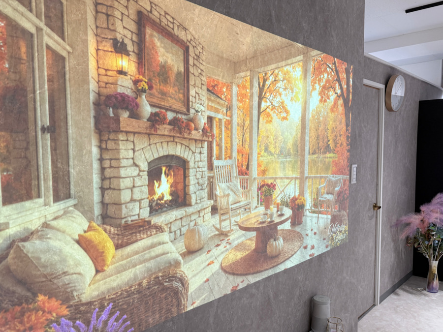 まつ毛と眉毛専門店　Raylice 船橋店【2025年09月オープン】（アイリストの求人）の写真4枚目：季節に合わせた店内はお客様にのも好評