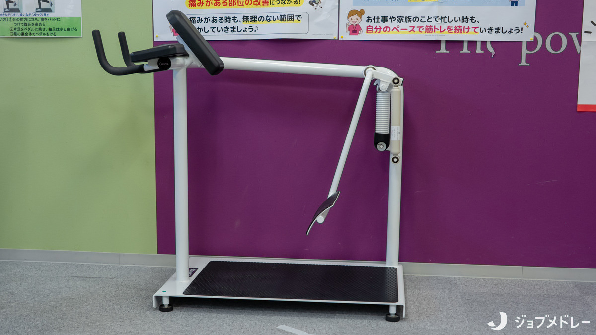 カーブス イオン高橋店(インストラクターの求人)の写真13枚目:それぞれの方に合ったマシンをご提案しています