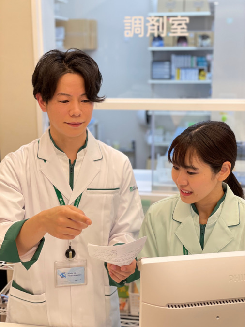 そうごう薬局柳崎店(調剤事務の求人)の写真6枚目:【薬剤師と連携】
薬局事務、薬剤師が連携して仕事を行います