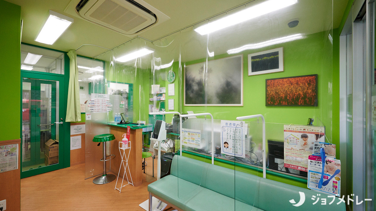 グリーン調剤薬局岡町店（調剤事務の求人）の写真5枚目：感染対策をしっかりおこなっているため衛生面でも安心です◎
