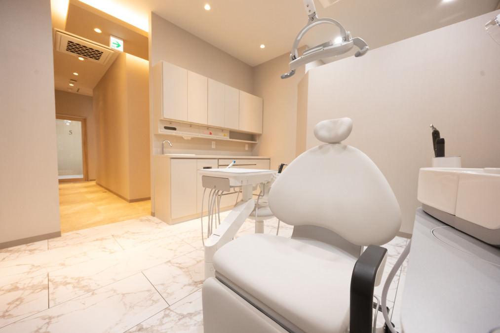 淡路町駅前ささき歯科【2025年05月01日オープン】（歯科衛生士の求人）の写真4枚目：内観２
半個室のユニット1