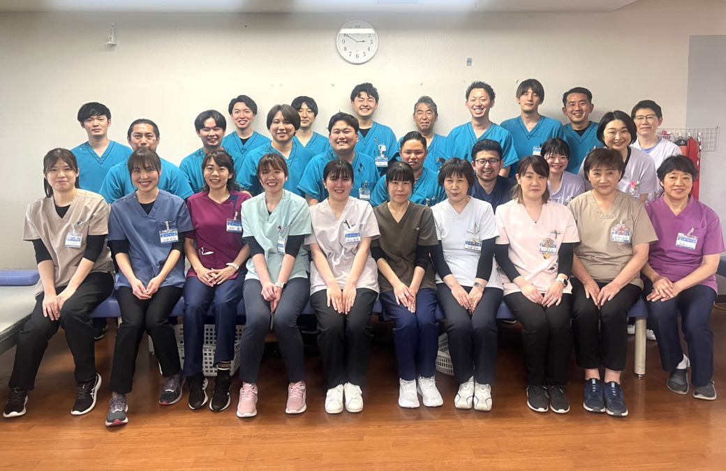 上尾メディカルクリニック（理学療法士の求人）の写真6枚目：理学療法士１６名体制。介護職員・管理栄養士と大所帯のリハビリテーション科です。