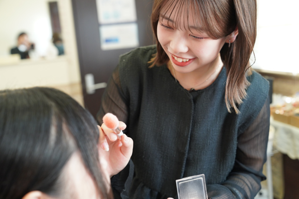 フォトスタジオスマイリーさくら野弘前店(美容師の求人)の写真2枚目: