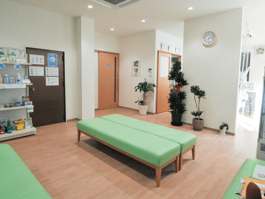 やまかわ薬局　内山下店（薬剤師の求人）の写真3枚目：やまかわ薬局 内山下店の待合室