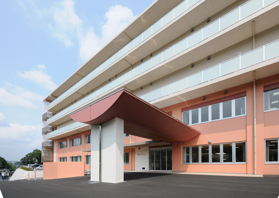 鶴川記念病院(医療ソーシャルワーカーの求人)の写真2枚目:正面入口の風景です